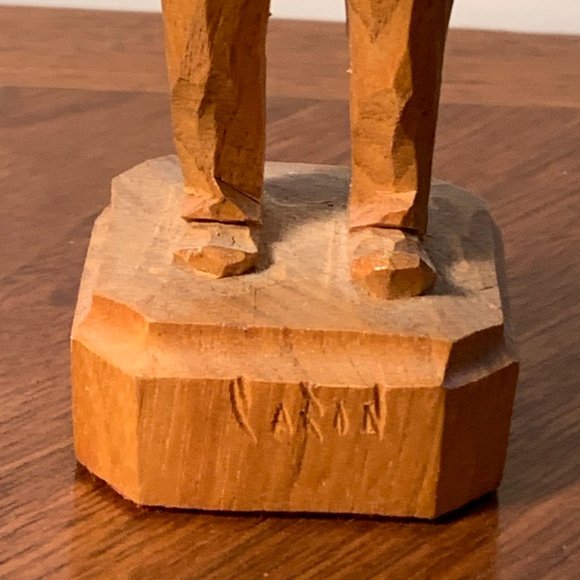 Caron Quebec Wood carving, traditional, 7 inches, signed - Picture 3 of 4